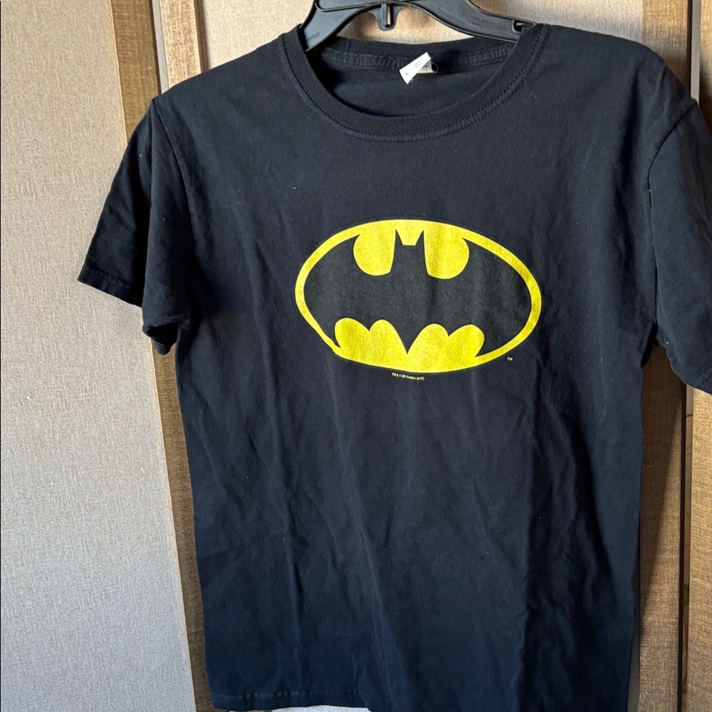 FINAL MARKDOWN Batman Black and Yellow Kids T-Shirt large